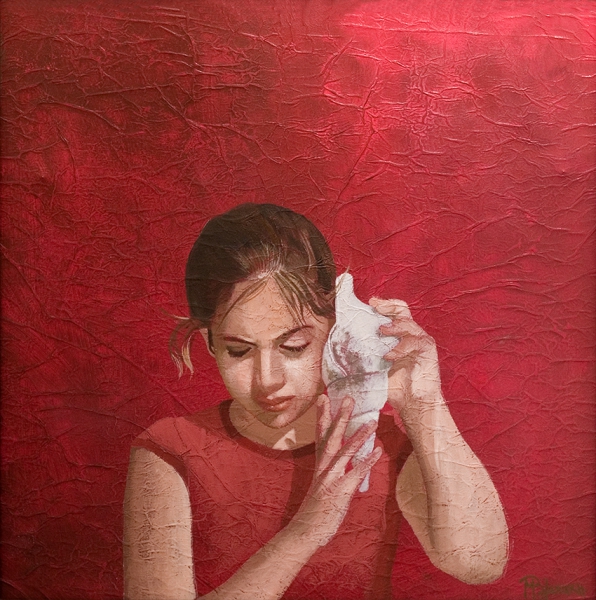 Η Αιμιλία ακούει τον ήχο της θάλασσας